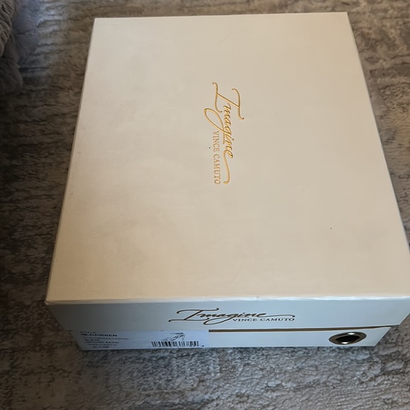 NWT - VINCE CAMUTO WARM TAUPE DELUXE SATIN STYLE IM-OYA —w/ORIGINAL BOX - Picture 7 of 7